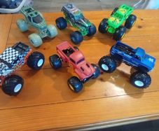 Hot wheels monster trucks x 6
