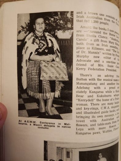 The Irish Countrywoman Official Year Book 1963-1964. Bantrace Na Tuata. Paperback In Good Condition.