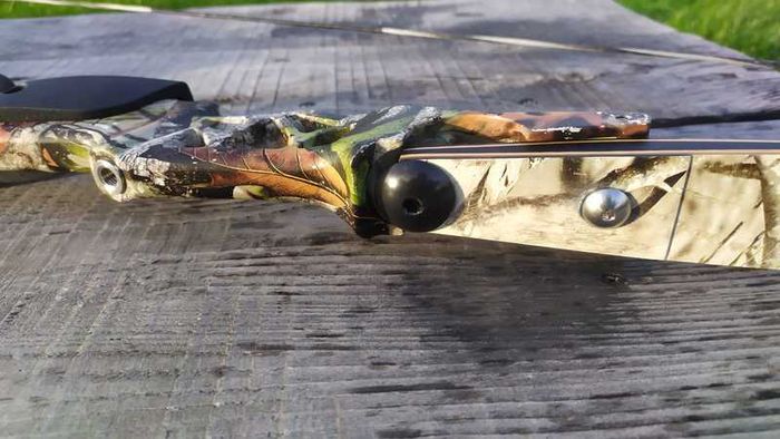 Archery Bow, 64" Recurve, ILF Limbs (30, 40, 50 lbs), +3x carbon arrows