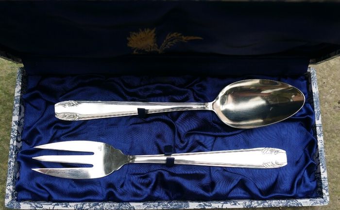 Vintage Set From The Goldsmith's House Le Chardon in its original box