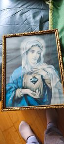 Vintage framed picture features a classic print of the Immaculate Heart of Mary, framed in an ornate gilded wood
