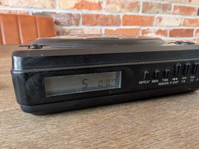 Soundesign 4928BLK Portable CD Player - Fully working
