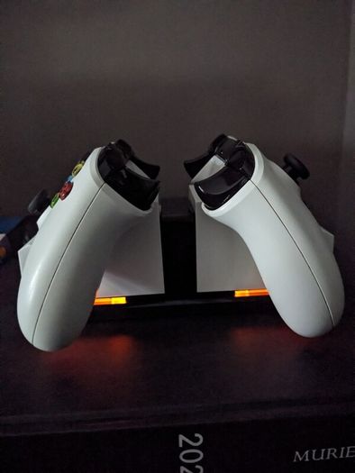 2 Xbox One controllers with charging station