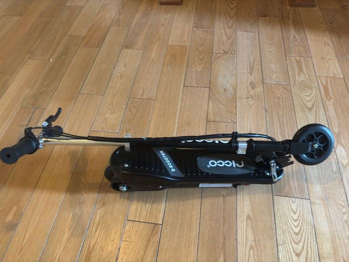 Kids Ricco Foldable electric scooter - mint condition