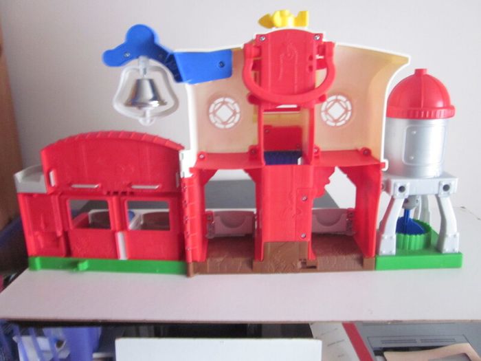 Fisher Price Farm House/Animals