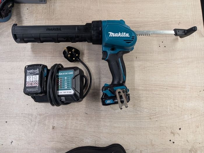 Makita 12v cxt caulk gun