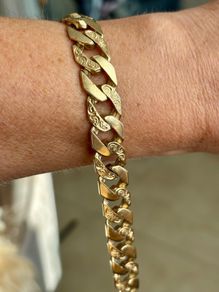 Heavy solid 9ct gold braclet