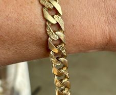 Heavy solid 9ct gold braclet