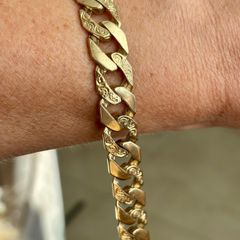 Heavy solid 9ct gold braclet