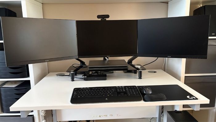 iiyama 24" high quality LED IPS monitors