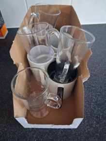 8 mugs / glasses