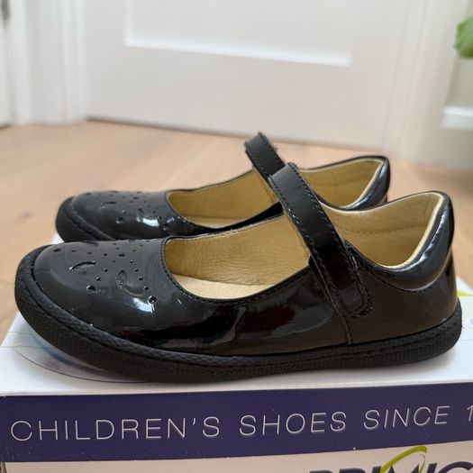 Primigi black patent school shoes size 10 EU28
