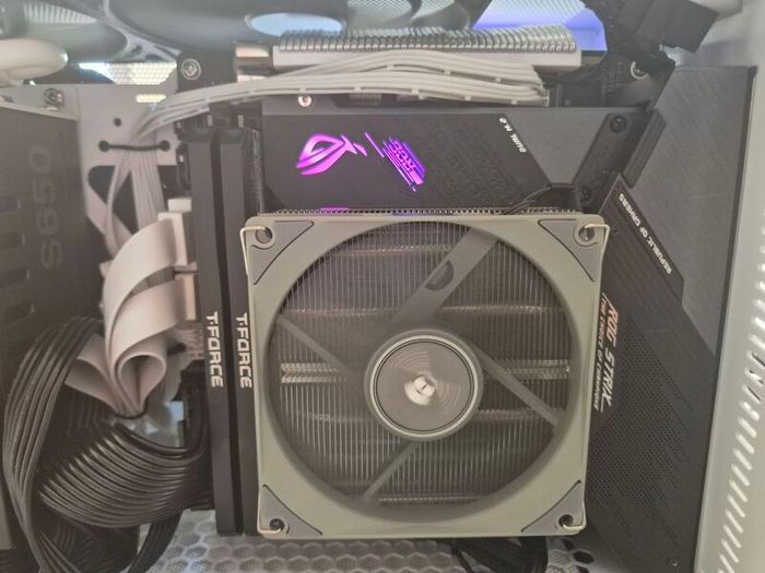 Tiny ITX gaming pc setup - RTX 3070, Intel i7, 16GB DDR4, 512GB m.2 SSD