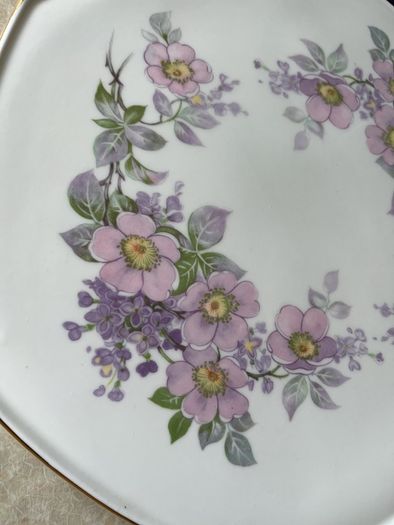 Royal Tara 2?Hexagonel Cake plates as New