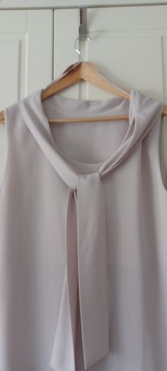 COS top L sz 14-16 light beige perfect condition