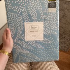 Blue bedroom duvet with white dotted leaves