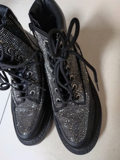 River Island Black/Diamond Patterned Ankle l Boots.  S.39-6.