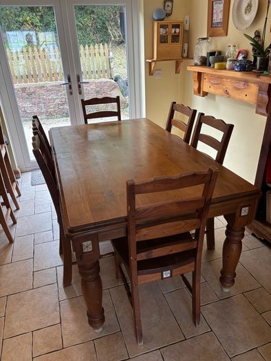 kitchen table and chairs