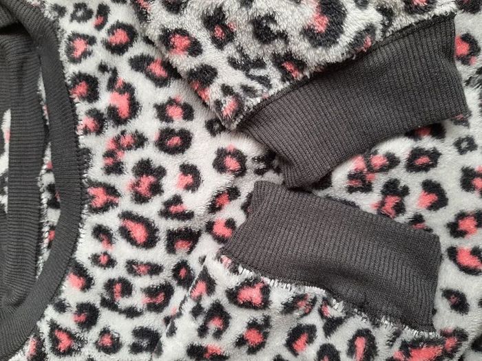 New adult pyjama top 18/20