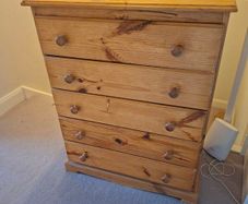 Pine chest of drawers
