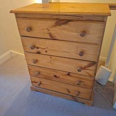 Pine chest of drawers