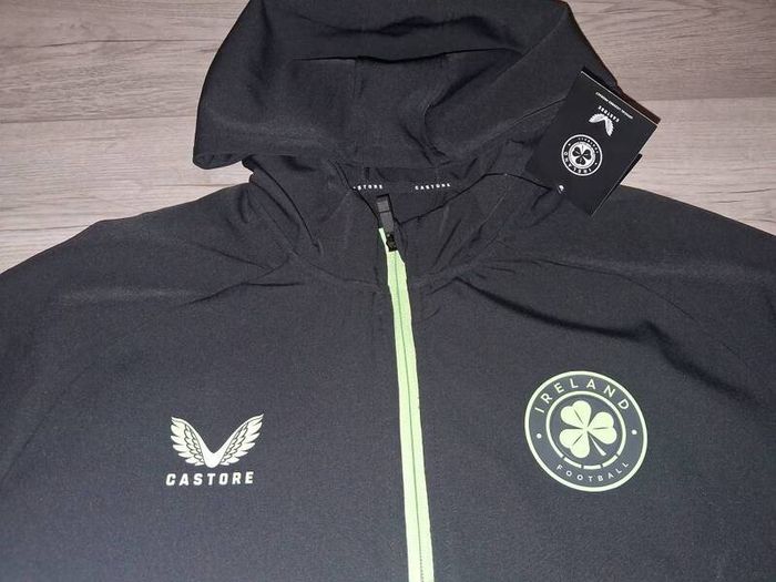 Brand New Castore Womens Ireland Presentation Jacket - Size - U.K.18 - Smaller Fit More A Size - U.K.16 - RRP - 75.00