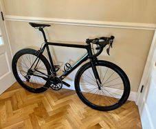 Bicycle cannondale super six evo black inc