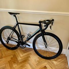 Bicycle cannondale super six evo black inc