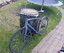 Men bike