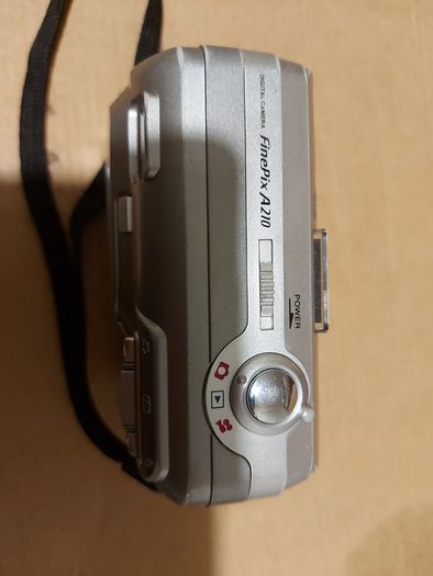FujiFilm Finepix A210 Digital Camera 3.2MP 2AA Batteries SD Card
