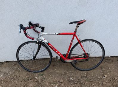 Fuji Newest road bike, 58cm, Shimano Tiagra 9-speed