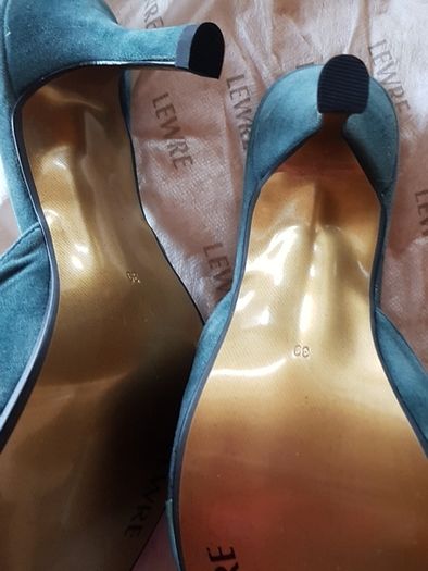 New shoes size 39