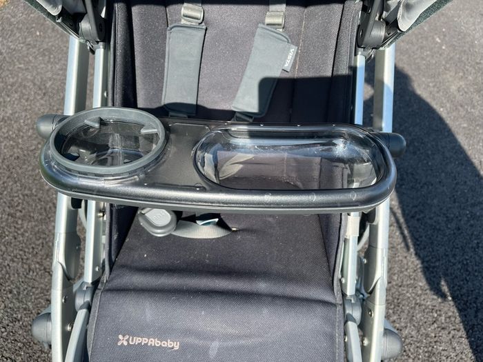 Uppababy Vista V2 Emmett Green with EUR260 accessories