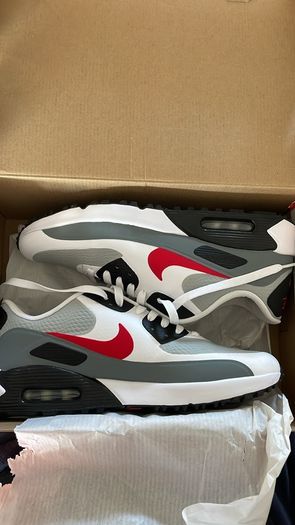 Spikeless golf shoes