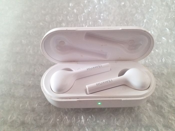 Huawei wireless earphones with charging case