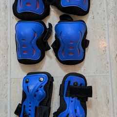 skateboard / rollerskate pads kid size