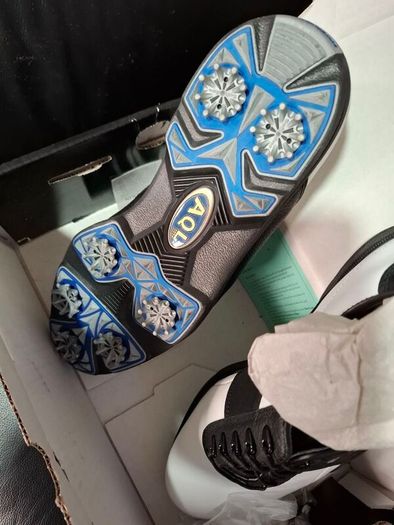 golf shoes