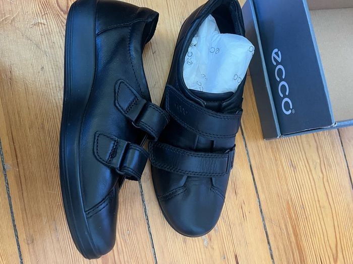 Ecco black leather adjustable strap shoes