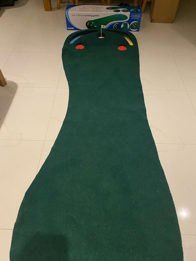 Deluxe Golf par 3 Putting green