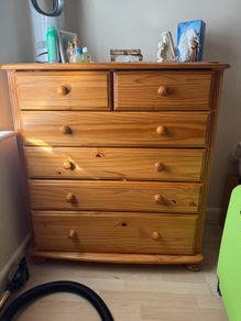 chest of drawers