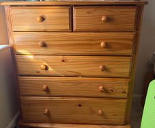 chest of drawers