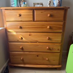 chest of drawers