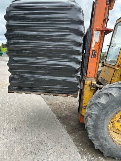 Rough terrain forklift