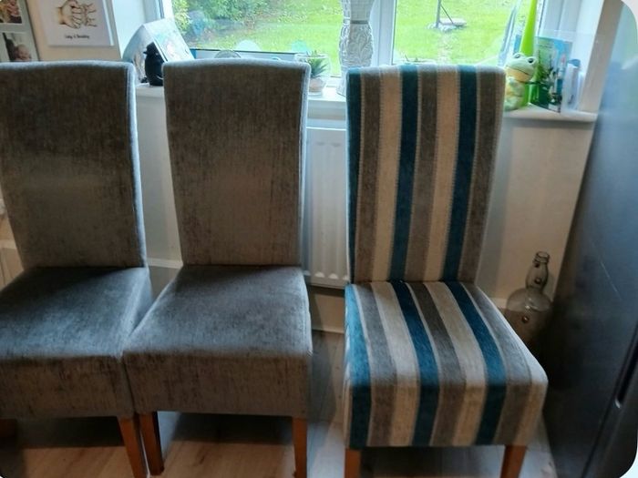 Wooden extendable dining table and 6 dining chairs