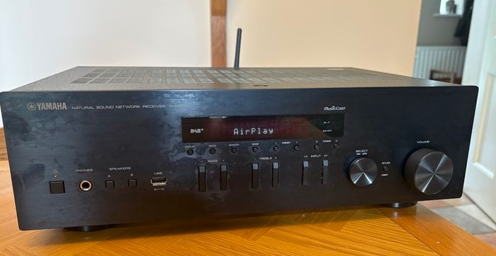 Yamaha R-N402D Network Receiver Amp
