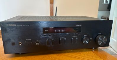 Yamaha R-N402D Network Receiver Amp