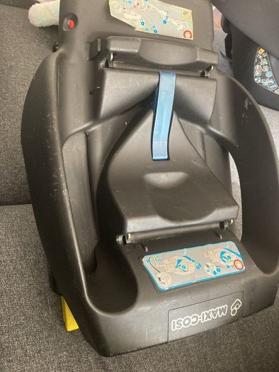 Maxi-cosi car seat and Iso-fix base