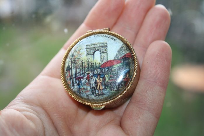 Antique Pill Box 1,4" diameter