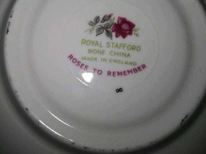 Royal Stafford Roses to Remember 12