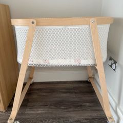 Ikea bassinet on wheels